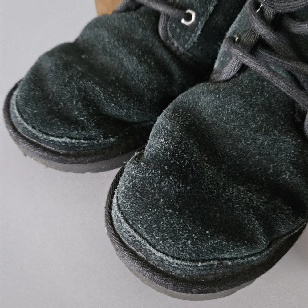 UGG Kids Neumel II Black Chukka Boots US 2 Toddler Suede Shearling Lace Up